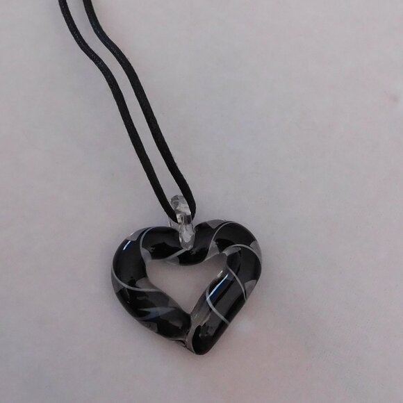 Ladies Venetiaurum Murano Glass Heart Necklace - Picture 2 of 3